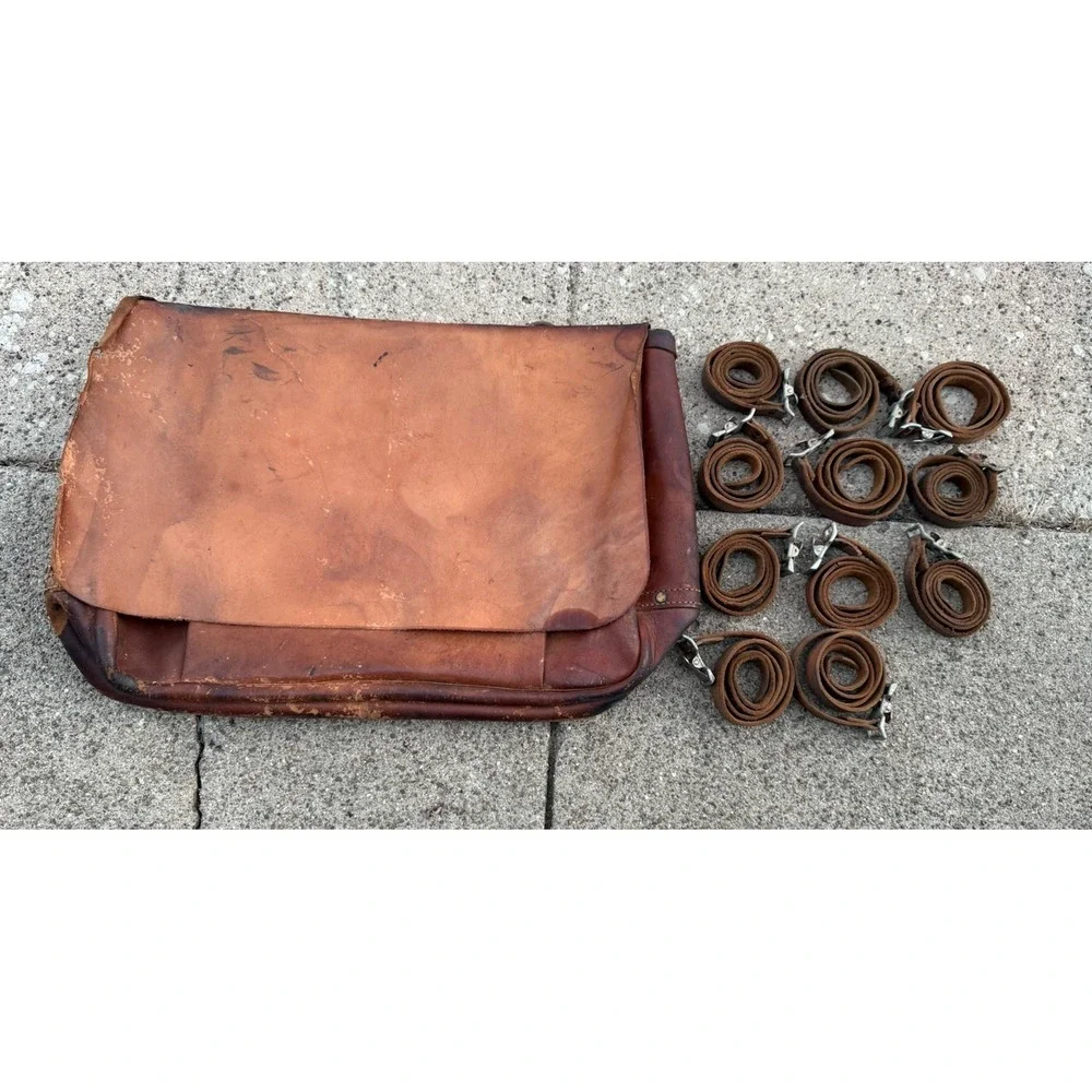 Vintage USPS 1962 U.S. Mail Postal Carrier Leather Messenger‎ Bag + 11 Straps